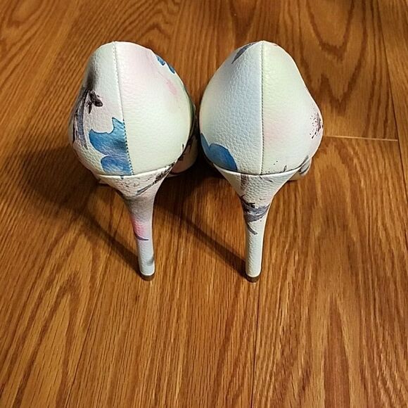 JustFab Mickey heel floral shoes Sz. 7.5 NWOB - Picture 4 of 6